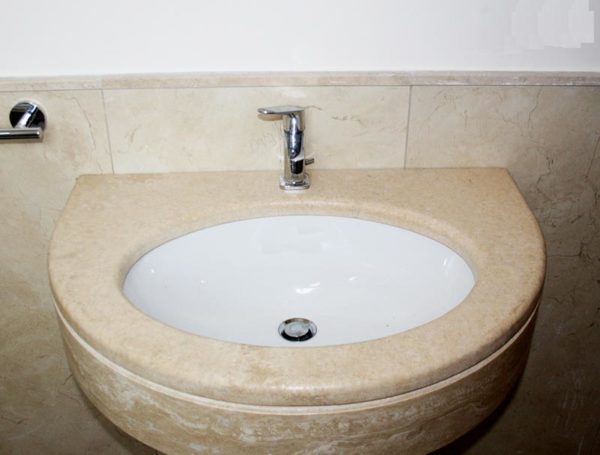 Bagno in travertino massello
