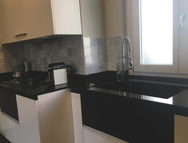 Cucina in granito nero